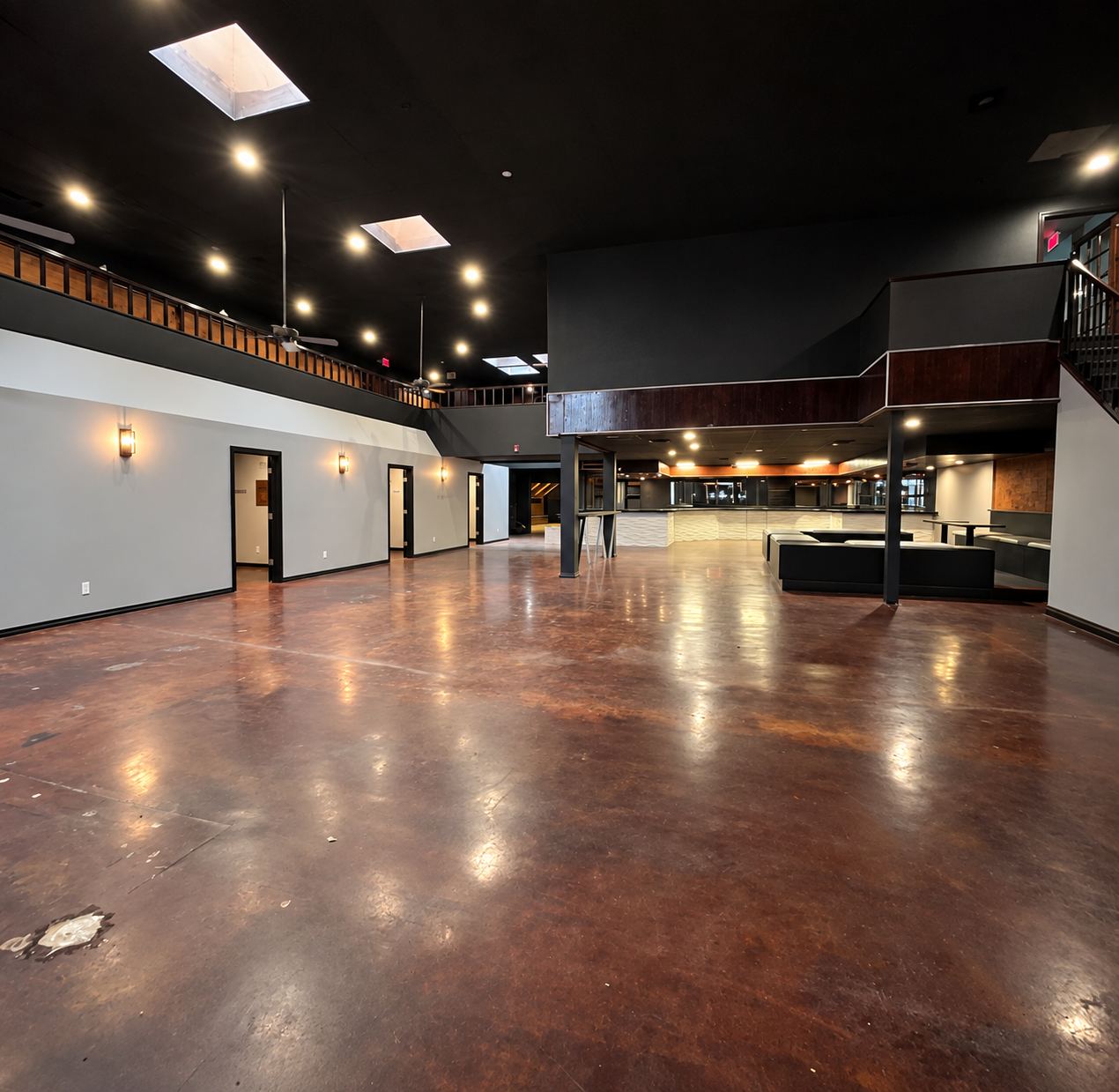Large open main-level commercial space